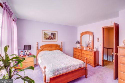 11 Cavalier Dr, Trenton NJ  08619-1357 exterior