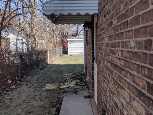 14221 Wentworth Ave, Chicago, IL 60827-2521