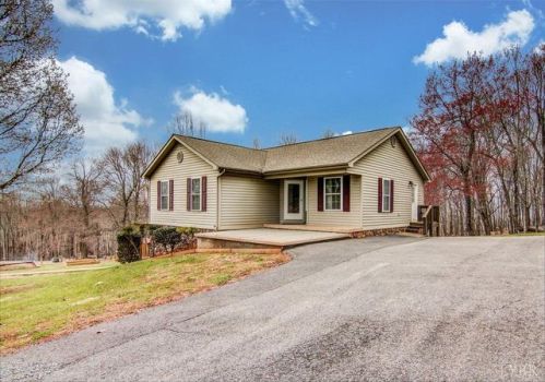 1994 Fairfield Rd, Bedford, VA 24523-3046