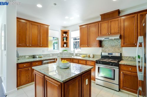 330 Belshaw Dr, Milpitas CA 95035-5472 exterior