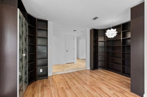 11905 Brookwood Rd, Austin TX  78750-2744 exterior