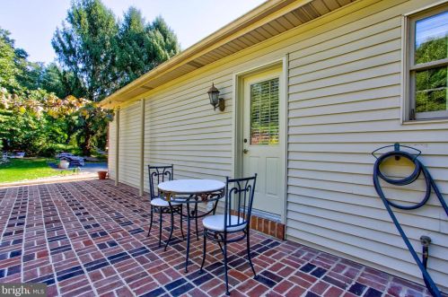 150 Bentley Ln, Lancaster PA  17603-6223 exterior