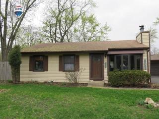 2928 Forest Glen Pkwy, Downers Grove, IL 60517-2712