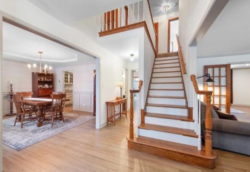 2305 University Ct, Naperville, IL 60565-3465