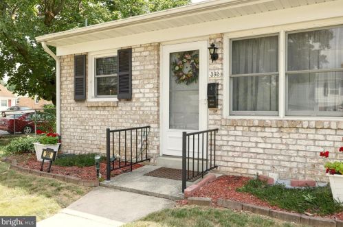 393 Grant Dr, Hanover, PA 17331-1427