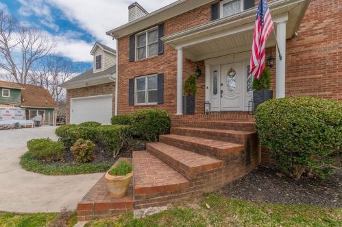 2527 Venture Cir, Gainesville, GA 30506-1471