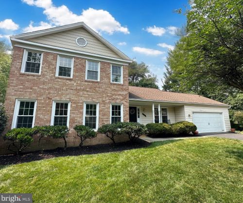 8322 Kenwood Ave, Springfield, VA 22152-2819