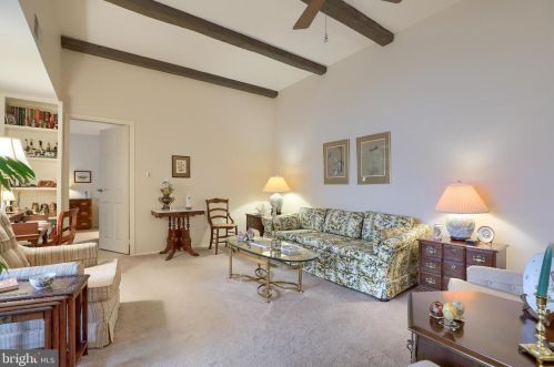 185 Valleybrook Dr, Lancaster PA  17601-4620 exterior