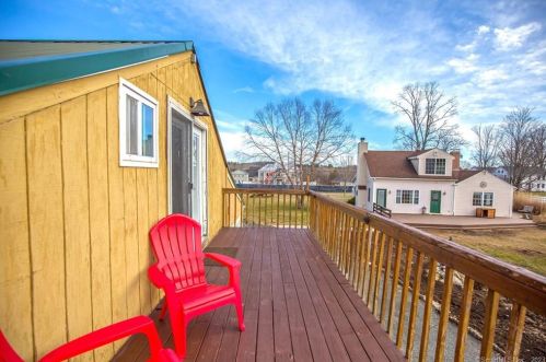 31 Wells Rd, Granby CT  06035-1604 exterior