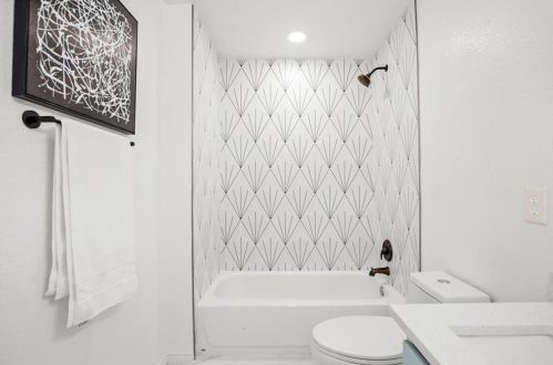 193 Spg Br Loop, Uhland TX 78640-5365 exterior