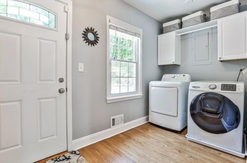 7225 Hunters Branch Dr, Atlanta GA  30328-1718 exterior