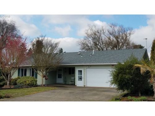1025 3rd St, Woodburn, OR 97071-4025