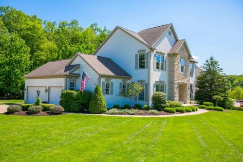 335 Chadwick Dr, Aurora OH  44202-6634 exterior