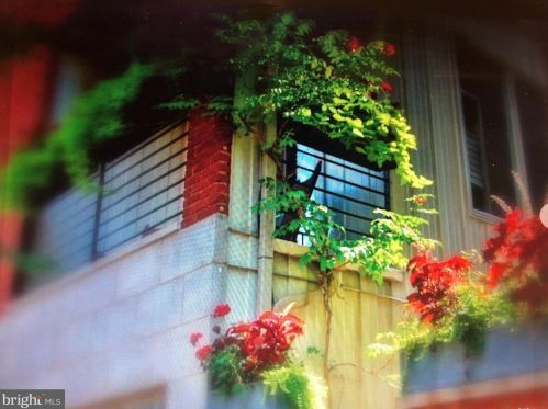 271 11th St, Philadelphia, PA 19107-5512