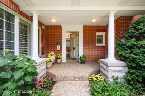 1216 Spruce Dr, Glenview, IL 60025-2838