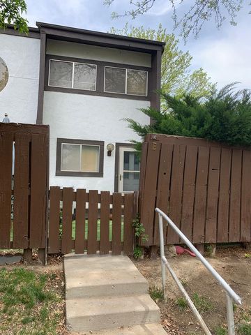 180 Bonnymede Rd, Pueblo, CO 81001-1336