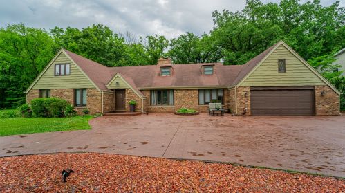 2052 Hickory St, Crete, IL 60417-3510