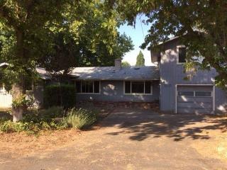 213 B St, Medford, OR 97535-7763