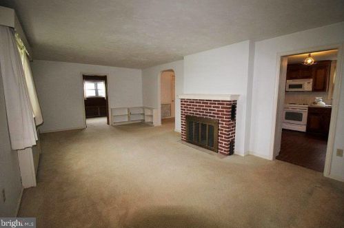 2025 Jarvis Rd, Lancaster PA  17601-6009 exterior