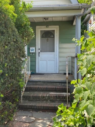 43 Cortland St, Nutley, NJ 07110-3148