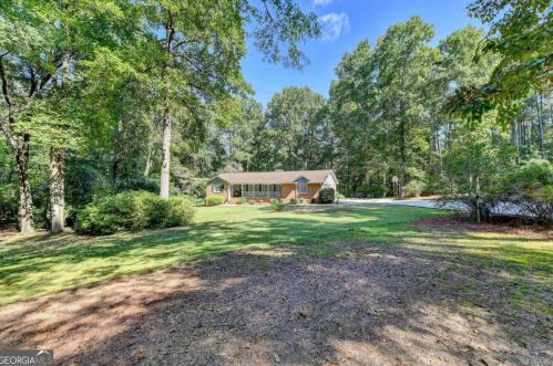 2439 Lenora Rd, Loganville, GA 30052-2539