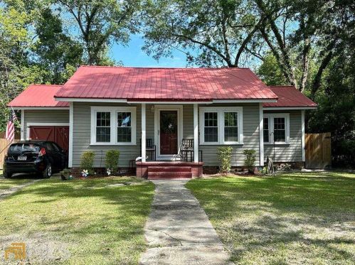 1106 Cleo St, Waycross, GA 31503-3807