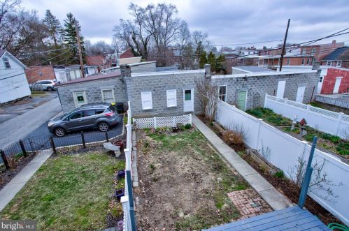 827 Walnut St, Lancaster PA  17602-2436 exterior