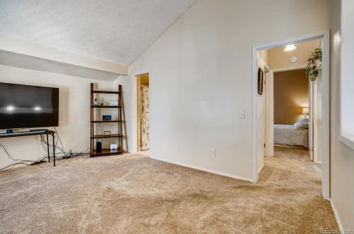 10233 Peakview Ave, Englewood CO 80111-6107 exterior