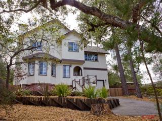 2740 Ernest Pl, Cambria, CA 93428-5212