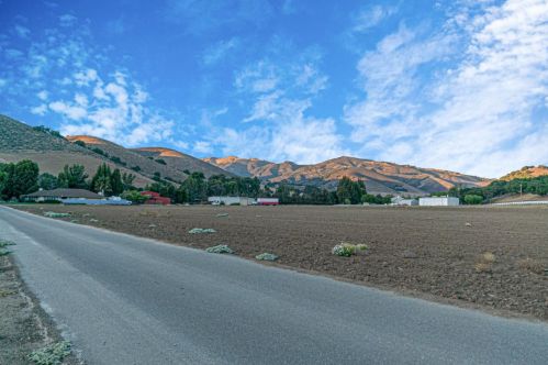 29985 Chualar Canyon Rd, Chualar, CA 93925-9507