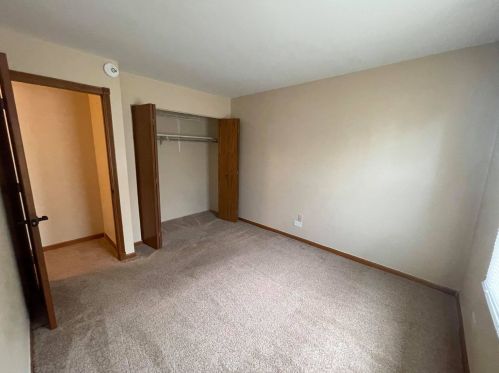 324 Lakeside Dr, Lemont IL  60440-2580 exterior
