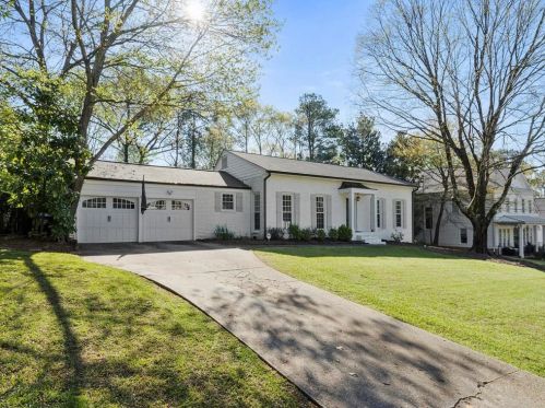 5305 Green Hill Pl, Atlanta GA  30342-2039 exterior