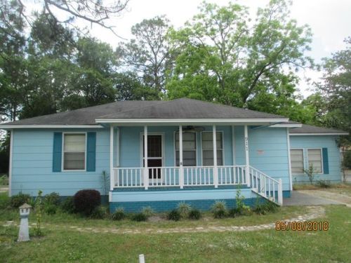 911 Cleveland Ave, Adel, GA 31620-1507