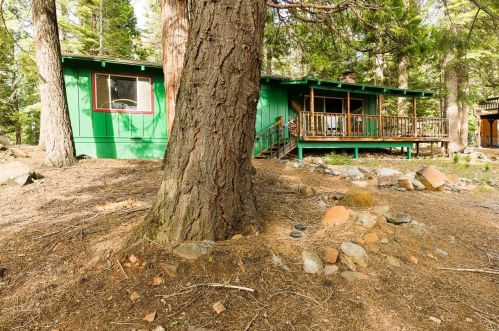 1212 Lassen View Dr, Peninsula Village, CA 96137-9540