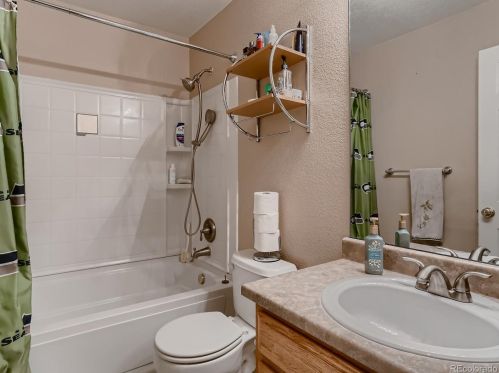 16245 Phillips Dr, Englewood CO 80112-4603 exterior