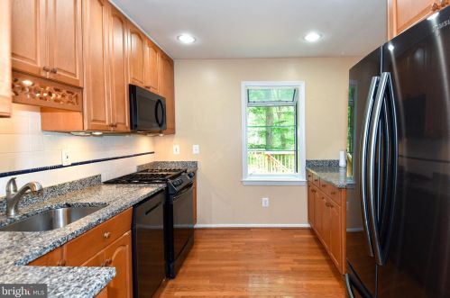 5640 Kirkham Ct, Springfield VA  22151-1709 exterior