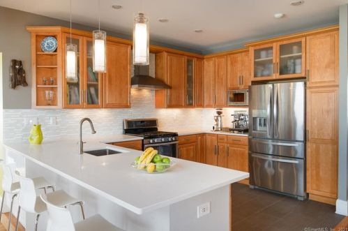 13 Seabreeze Pl, Norwalk CT  06854-4711 exterior