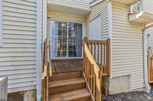 27 Grant Way, Princeton NJ  08540-1667 exterior