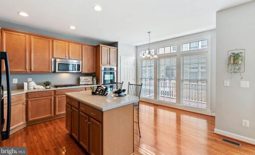 8406 Chaucer House Ct, Lorton, VA 22079-5009