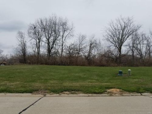 74 Woodcrest Dr, Fort Russell, IL 62010-2195