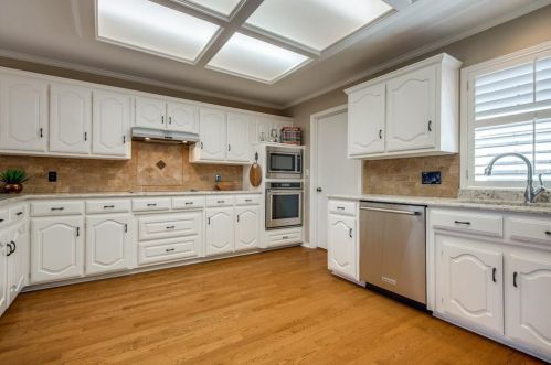 2321 Highland Hts Ln, Carrollton TX 75007-2033 exterior