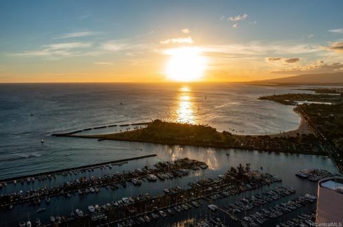 1778 Ala Moana Blvd, Honolulu HI  96815-1658 exterior