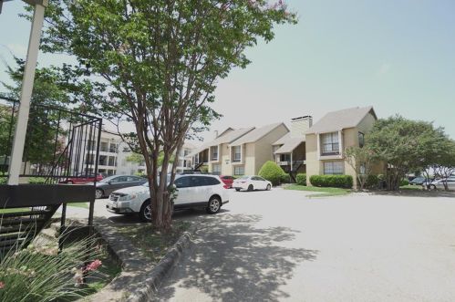 5805 Lake Hubbard Pkwy, Garland TX  75043-4773 exterior