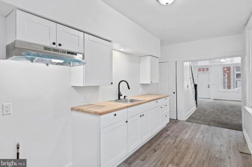 551 Howard Ave, Lancaster PA  17602-4421 exterior