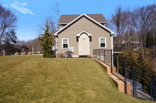 4 Lennon Rd, Lincoln, RI 02865-4911