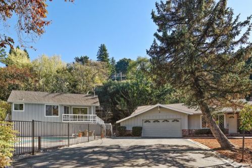 18 Hall Dr, Orinda, CA 94563-3613