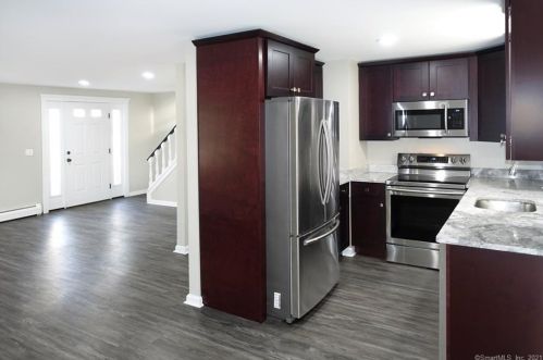 241 Wall St, Hebron CT  06248-1328 exterior