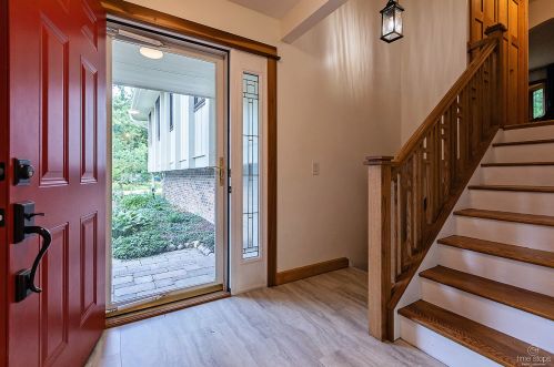 304 Warwick Dr, Naperville, IL 60565-2406