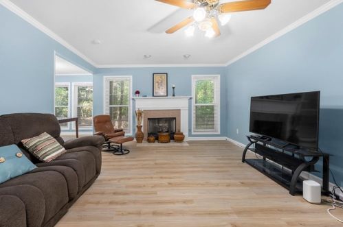 3303 Canyon Point Cir, Roswell, GA 30076-3382