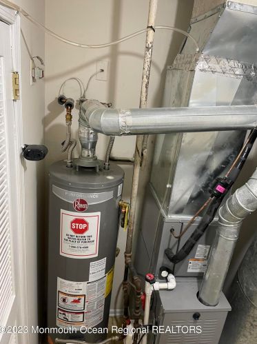 1 Des Moines Ct, Tinton Falls NJ 07712-3170 exterior